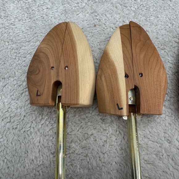 Mix Lot of Smaller Cedar Shoe Trees Adjustable, 2 Pairs - Picture 4 of 7